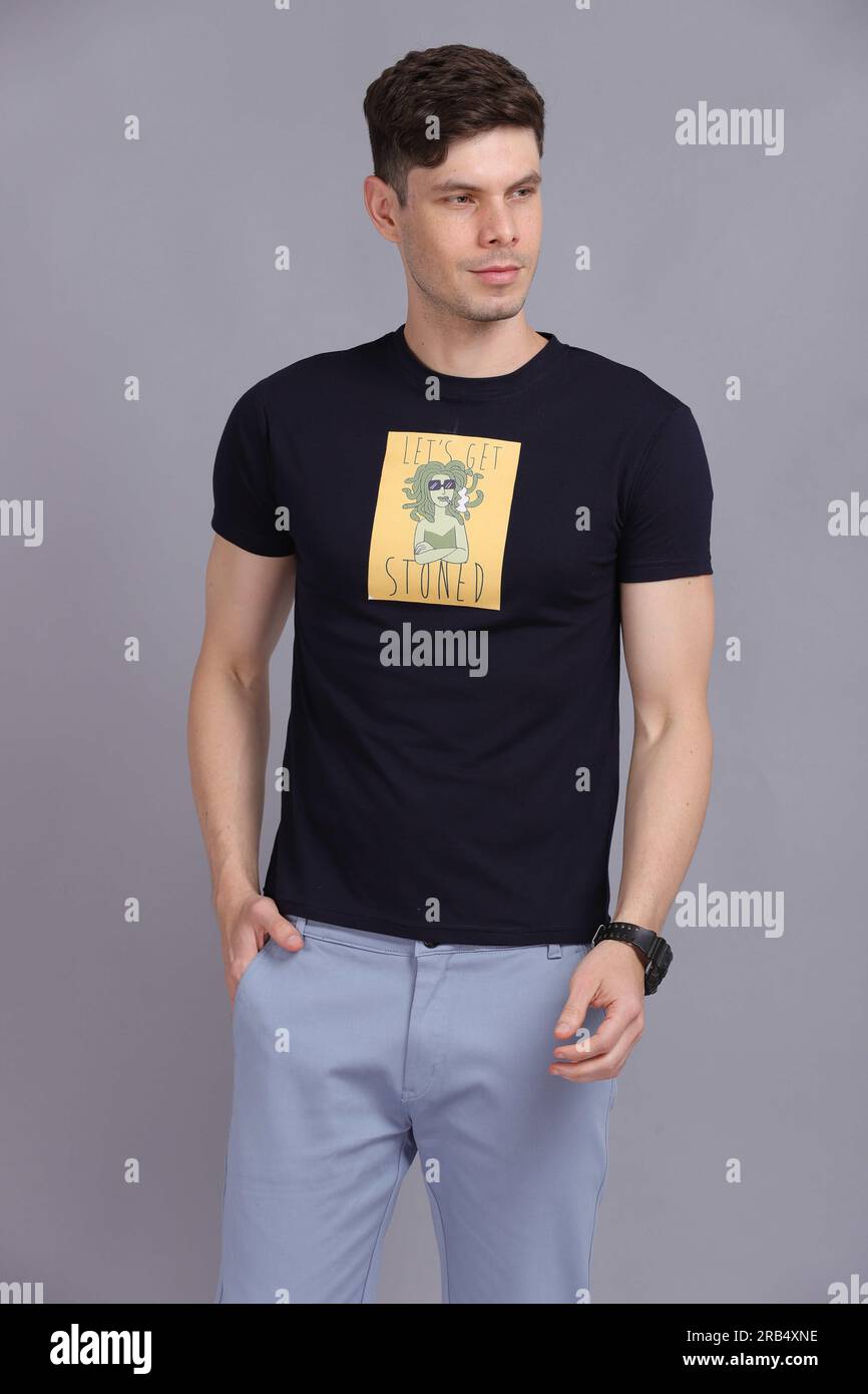 T-shirt masculin / modèle de chemise Banque D'Images