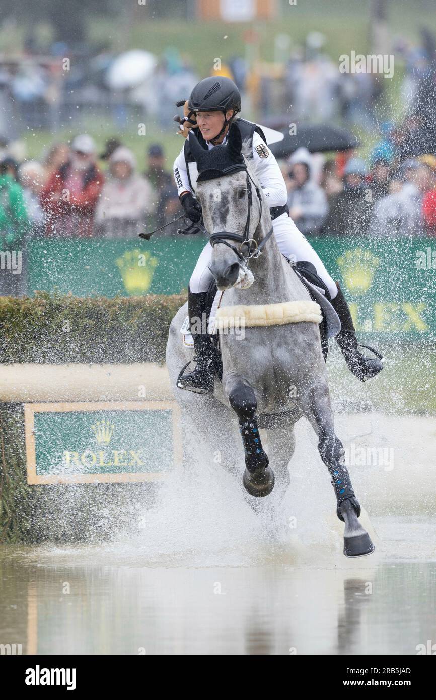 Malin HANSEN-HOTOPP (GER) sur Carlitos Quidditch K au galop, dans l'eau, action, éventation, cross-country C1C : SAP-Cup, CCIO4*, le 1 juillet 2023, Festival équestre mondial, CHIO Aix-la-Chapelle 2023 du 23 au 02.07.2023 juin à Aix-la-Chapelle/Allemagne ; ? Banque D'Images