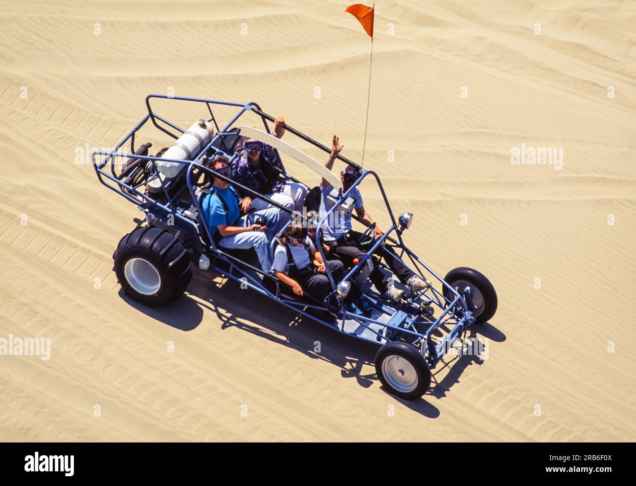 Image aérienne de buggy sur dunes de sable Oregon, USA Banque D'Images