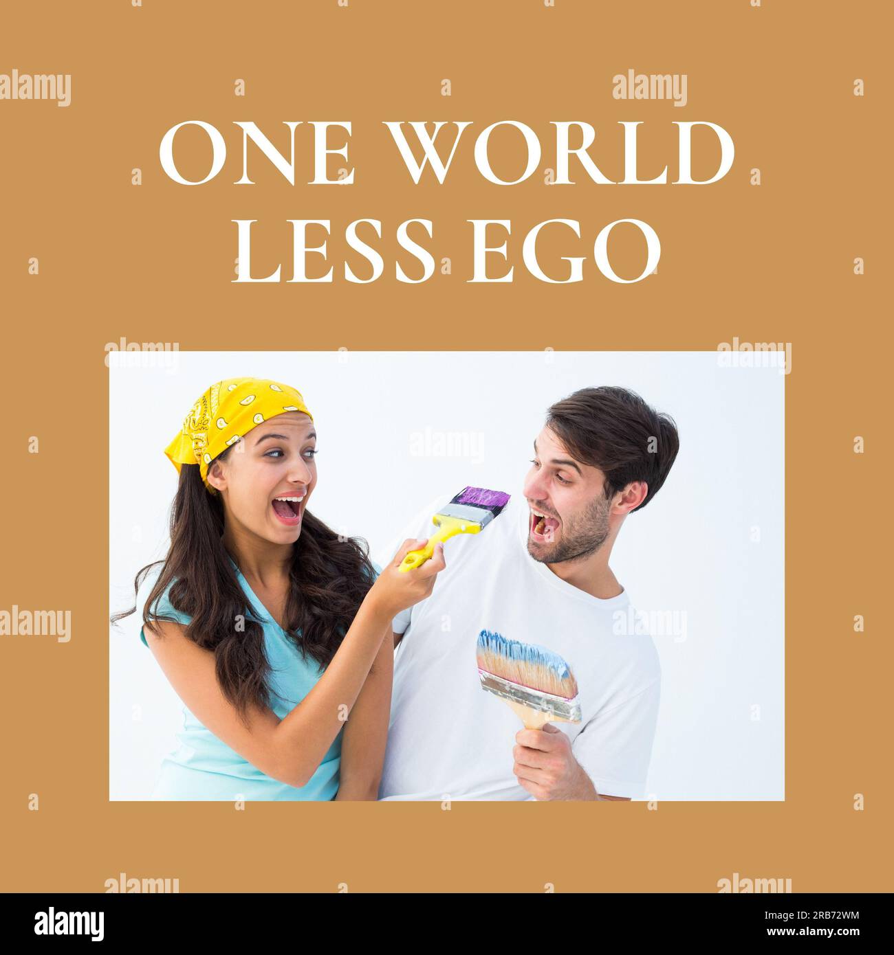 Composition d'un monde moins de texte ego sur couple biracial souriant avec des pinceaux Banque D'Images