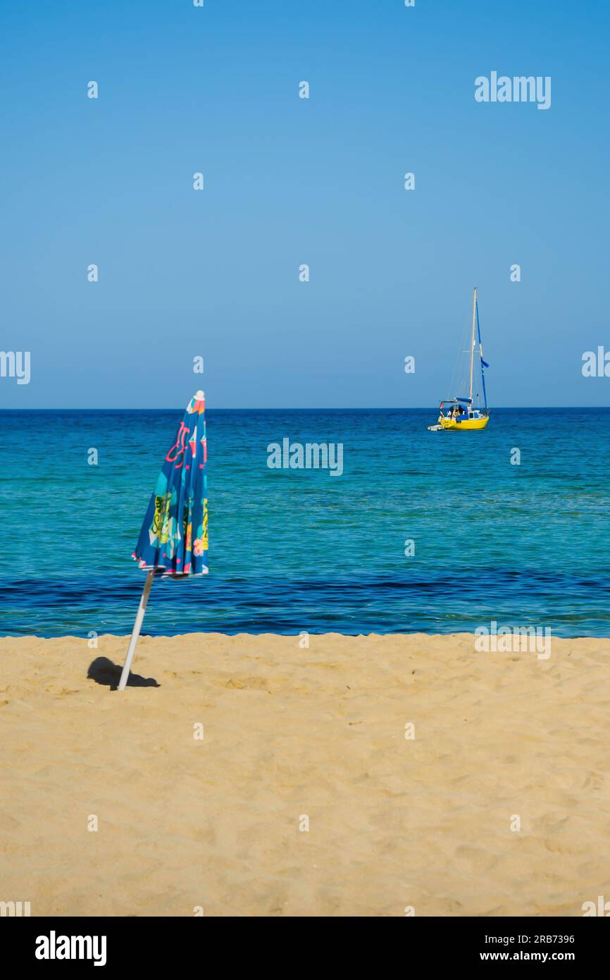 Tout le monde a son propre paradis, plage de Capo San Vito, Sicile, Italie. Banque D'Images