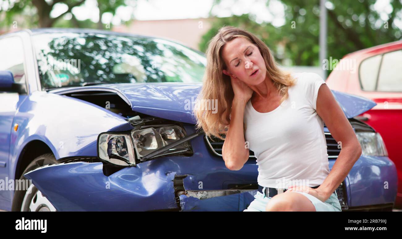 Blessure à la voiture. Douleur après un accident de la route Banque D'Images