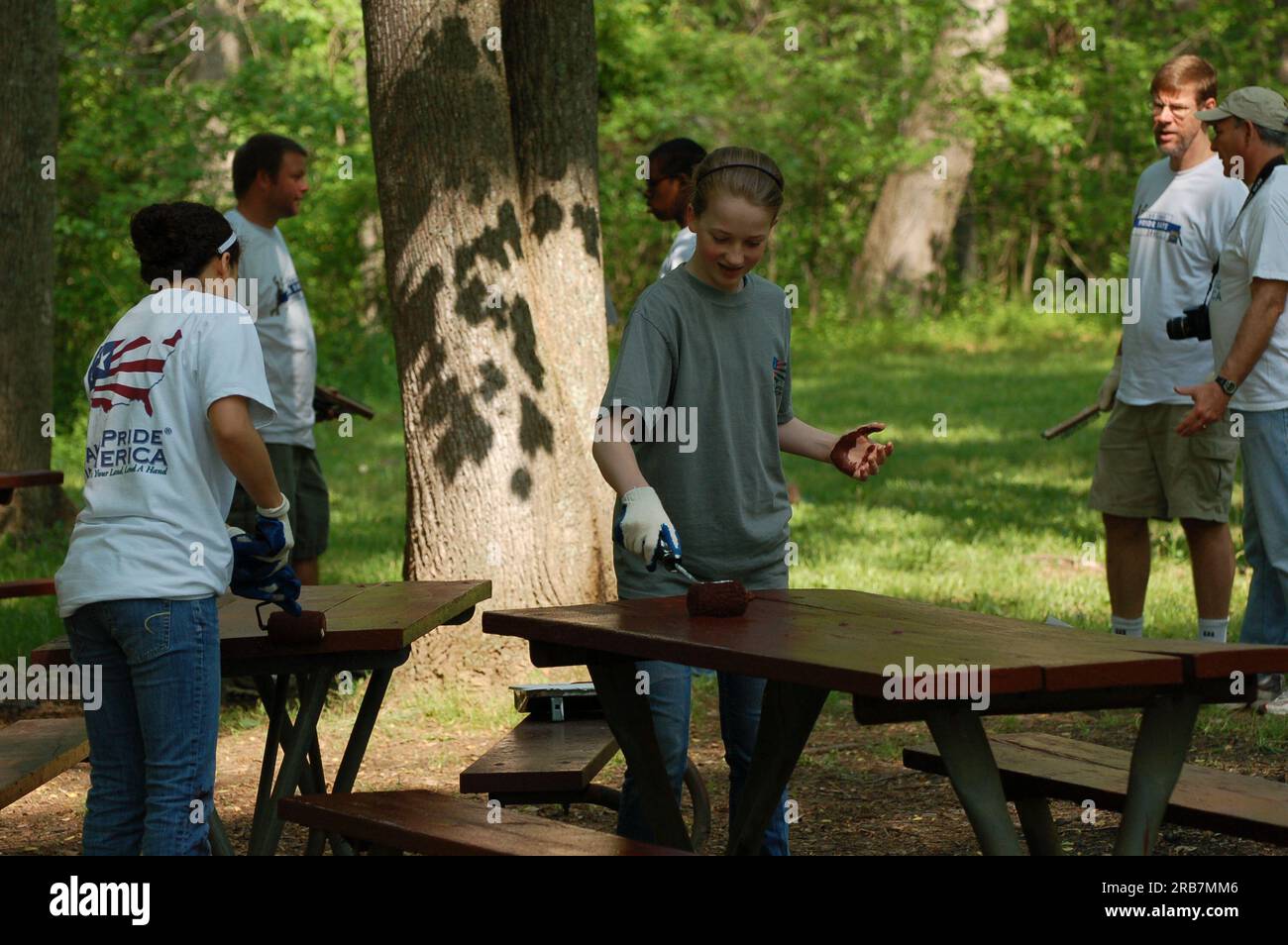 Les activités de nettoyage des Journées de la fierté du canal de Chesapeake et de l’Ohio (C and O), coparrainées par le Parc historique national du canal C and O et le C and O Canal Historical Trust, avec la secrétaire adjointe P. Lynn Scarlett, la directrice de Take Pride in America, Katie Loovis, Et d'autres membres du personnel de l'intérieur sur place pour rejoindre les volontaires travaillant le long du chemin de halage C et O et de la rivière Potomac à Washington, DC et Maryland Banque D'Images