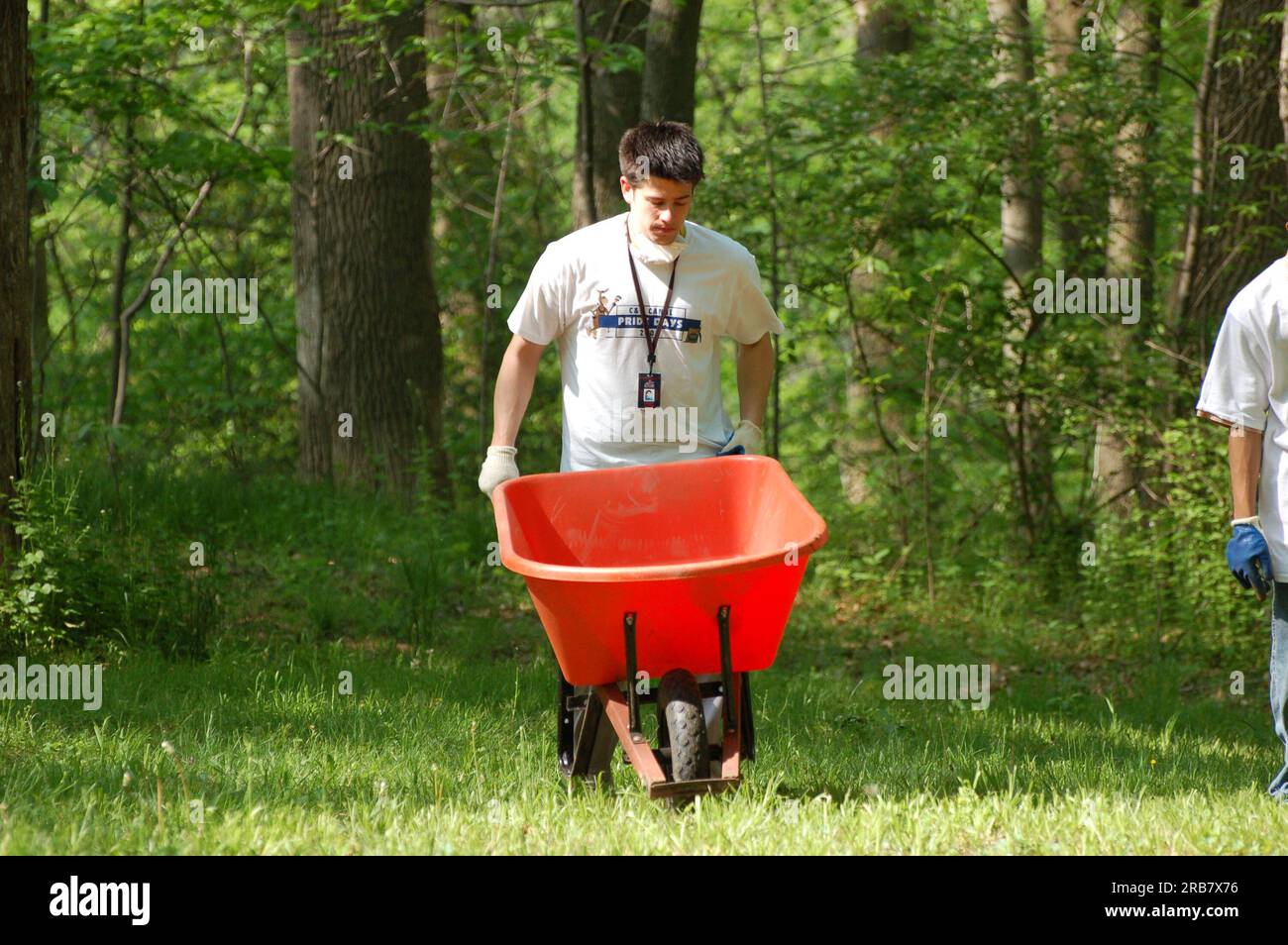 Les activités de nettoyage des Journées de la fierté du canal de Chesapeake et de l’Ohio (C and O), coparrainées par le Parc historique national du canal C and O et le C and O Canal Historical Trust, avec la secrétaire adjointe P. Lynn Scarlett, la directrice de Take Pride in America, Katie Loovis, Et d'autres membres du personnel de l'intérieur sur place pour rejoindre les volontaires travaillant le long du chemin de halage C et O et de la rivière Potomac à Washington, DC et Maryland Banque D'Images