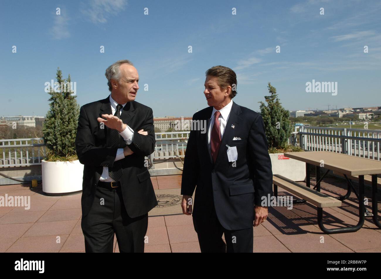 Réunion du secrétaire Dirk Kempthorne au main Interior avec Trust for the National Mall Chairman John 'Chip' Akridge Banque D'Images