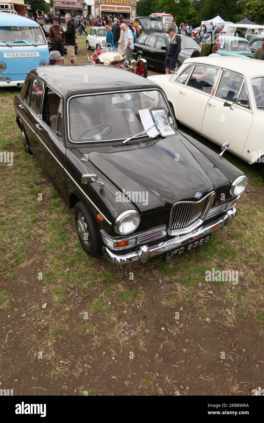 1969 Riley Elf au salon automobile de Markeaton, Derby, 2023 Banque D'Images