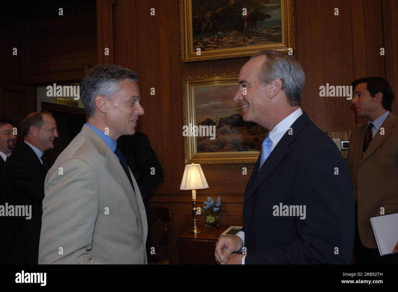 Le secrétaire Dirk Kempthorne et les assistants se réunissent au main Interior avec le gouverneur de l'Utah Jon Huntsman Jr. Et ses associés Banque D'Images