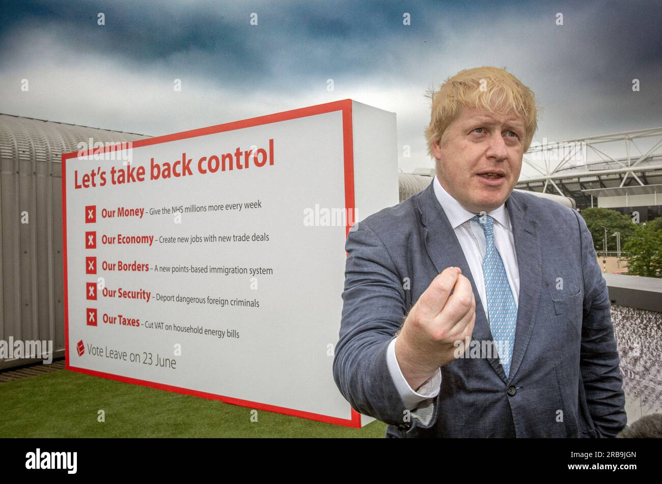 Boris Johnson fait campagne pour quitter .pendant la campagne référendaire du Brexit avec le slogan reprendre le contrôle . Banque D'Images