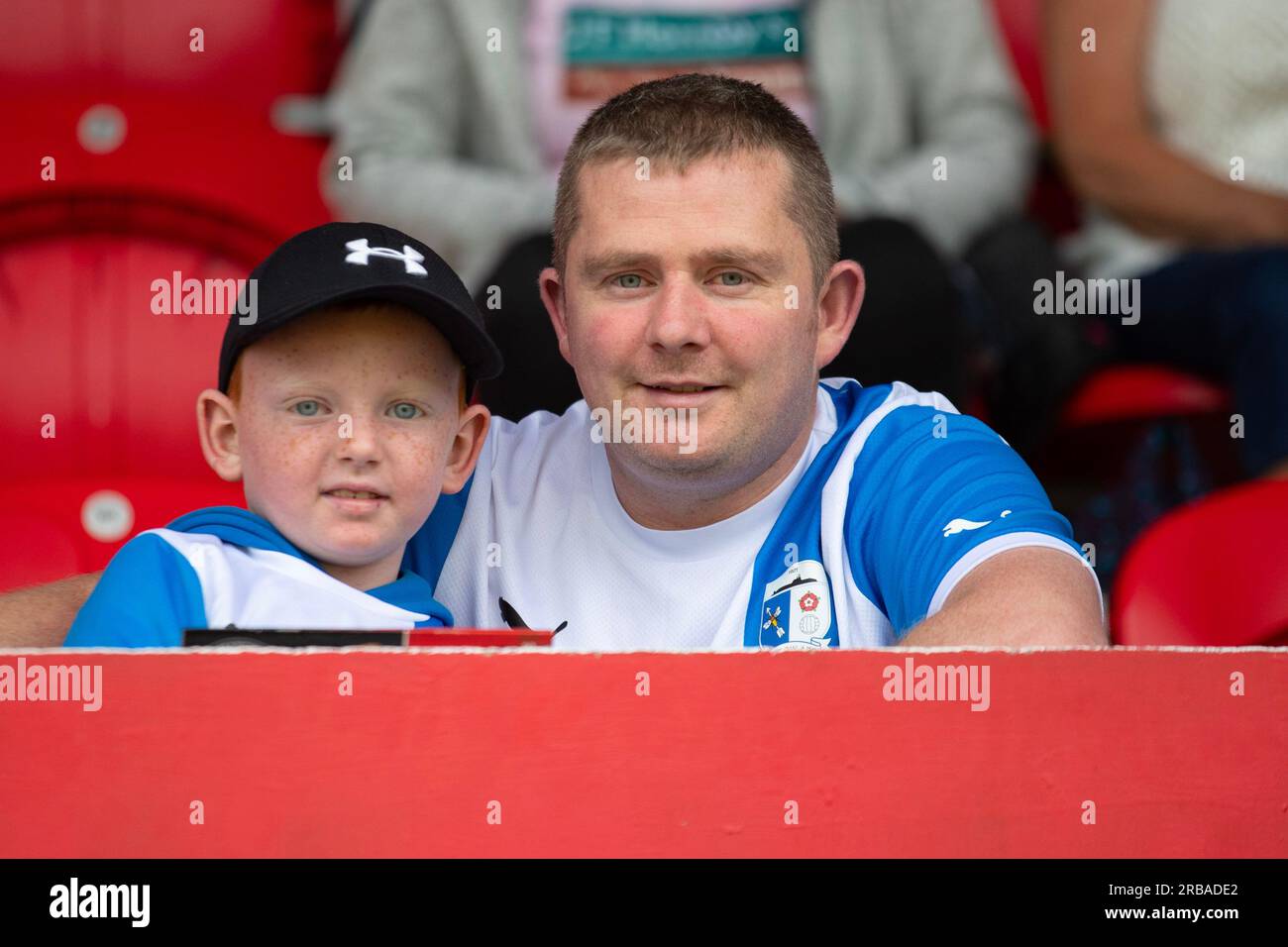 Fans de Barrow AFC lors du match amical de pré-saison entre le FC United de Manchester et Barrow à Broadhurst Park, Moston le samedi 8 juillet 2023. (Photo : Mike Morese | MI News) crédit : MI News & Sport / Alamy Live News Banque D'Images