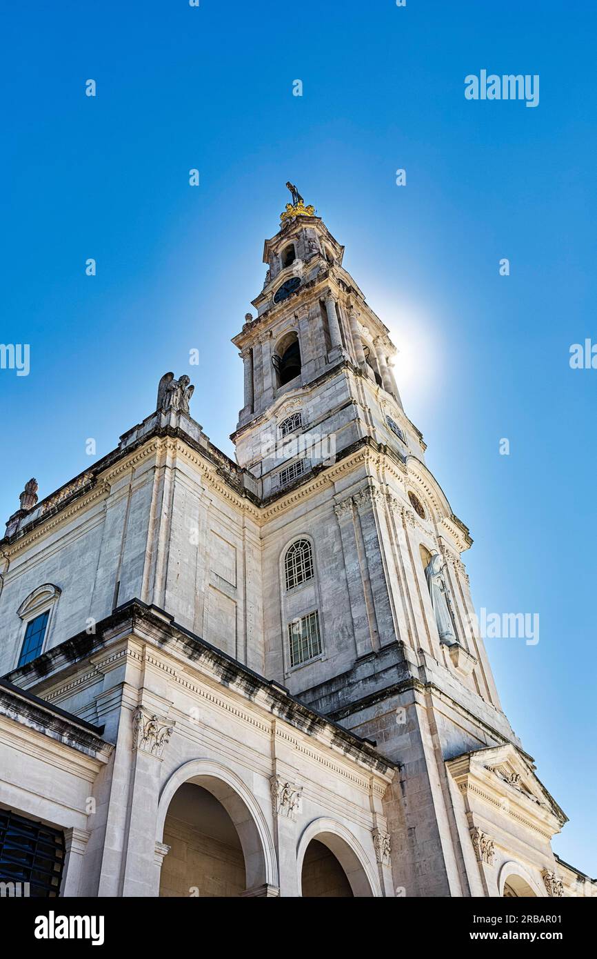 Clocher, Basilique de notre-Dame du Rosaire, Basilique du Rosaire, Sanctuaire, Santuario de Fatima, Sanctuaire de Fatima, contre-jour, Ourem, Santarem Banque D'Images