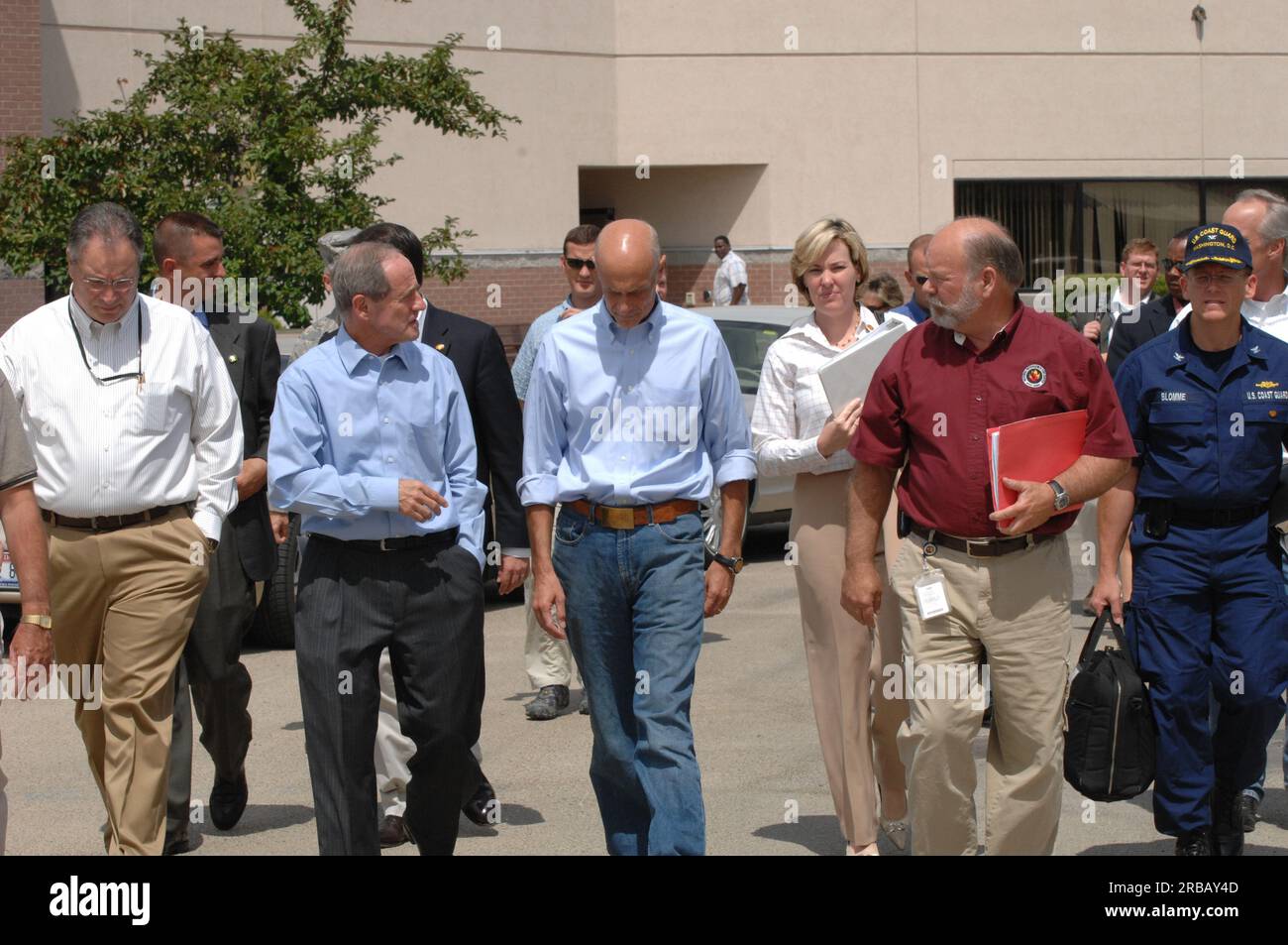 Visite du secrétaire Dirk Kempthorne au National Interagency Fire Center à Boise, Idaho, où il a rejoint le secrétaire à la sécurité intérieure Michael Chertoff, le lieutenant-gouverneur de l'Idaho Jim Risch, et d'autres responsables pour des réunions, des visites de l'installation et des environs, et une conférence de presse sur les préparatifs de la saison des incendies Banque D'Images