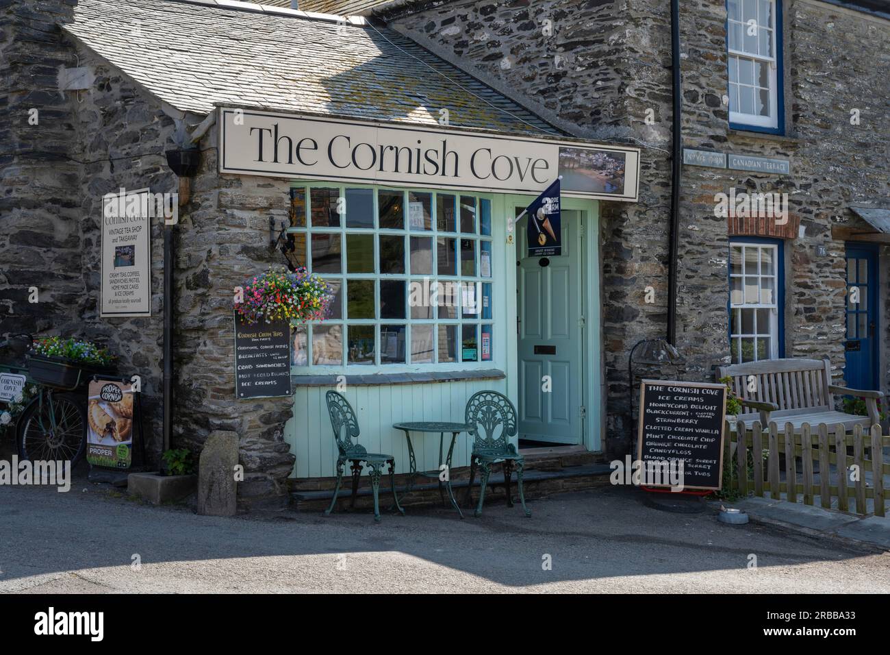 The Cornish Cove, café, salon de thé, Bistro, Port Isaac, Cornwall du Nord, Angleterre, Royaume-Uni Banque D'Images
