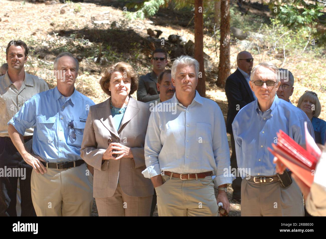 Le secrétaire Dirk Kempthorne en visite au Forest Service lors de sa visite au Sand Harbor State Park du Nevada sur les rives du lac Tahoe pour participer au Sommet annuel de restauration du lac Tahoe, où il a rejoint les sénateurs du Nevada Harry Reid et John Ensign, la sénatrice de Californie Dianne Feinstein, et d'autres chefs fédéraux, étatiques, locaux, tribaux dans le forum environnemental Banque D'Images