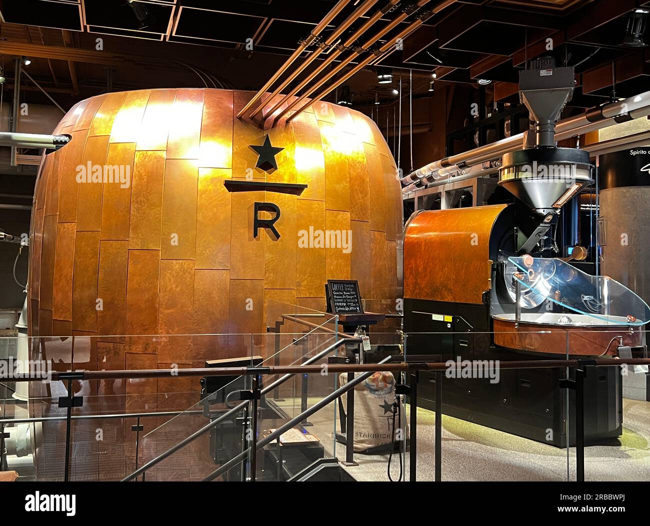 Torréfacteur à grains de café dans la Starbucks Reserve Roastery à New York Banque D'Images