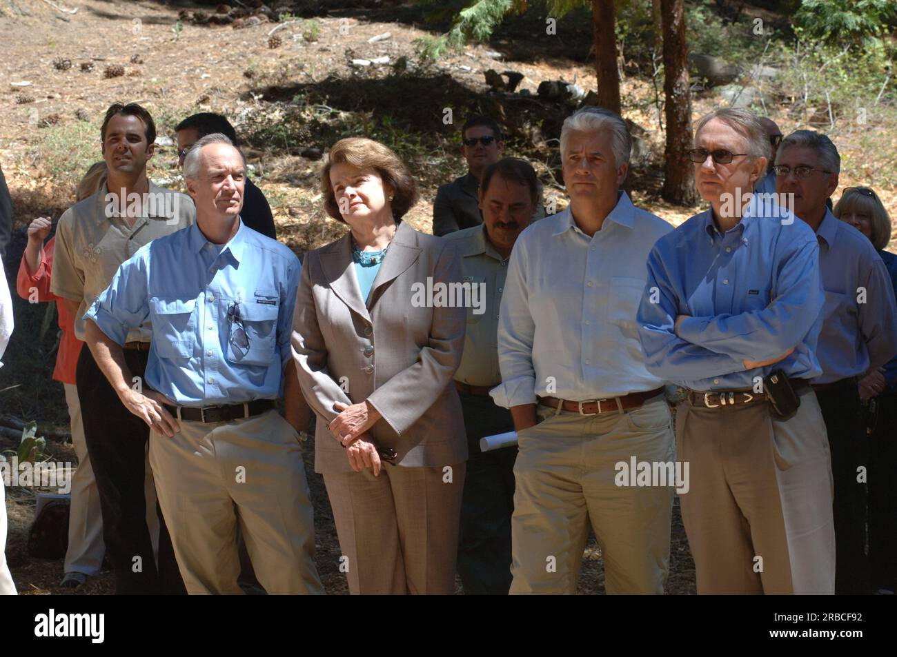 Le secrétaire Dirk Kempthorne en visite au Forest Service lors de sa visite au Sand Harbor State Park du Nevada sur les rives du lac Tahoe pour participer au Sommet annuel de restauration du lac Tahoe, où il a rejoint les sénateurs du Nevada Harry Reid et John Ensign, la sénatrice de Californie Dianne Feinstein, et d'autres chefs fédéraux, étatiques, locaux, tribaux dans le forum environnemental Banque D'Images