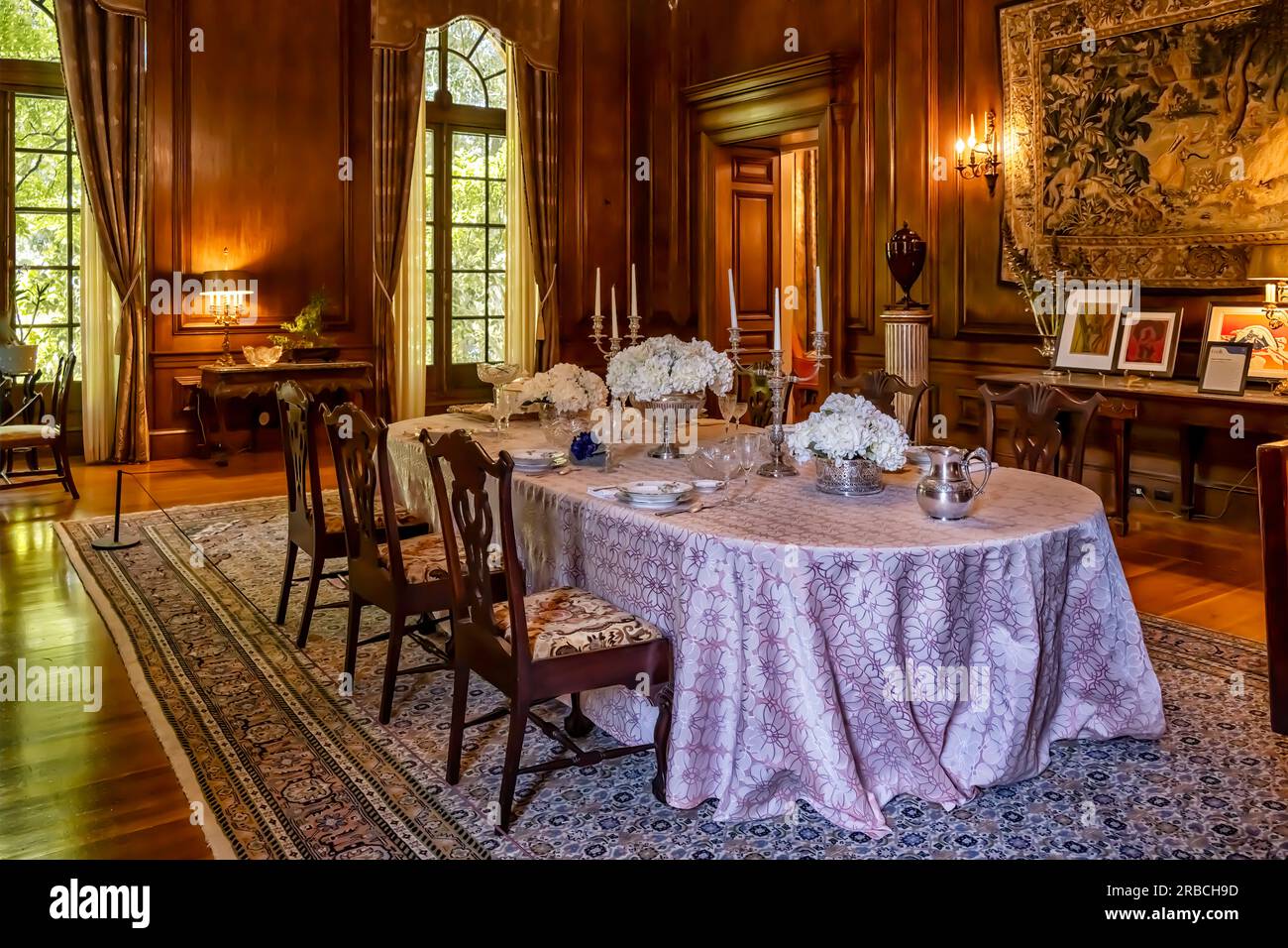 Woodside, CA, États-Unis - 21 juin 20223 - élégante salle à manger à l'intérieur de Carrington Mansion and Gardens également connu sous le nom de Filoli Country House, Woodsid Banque D'Images