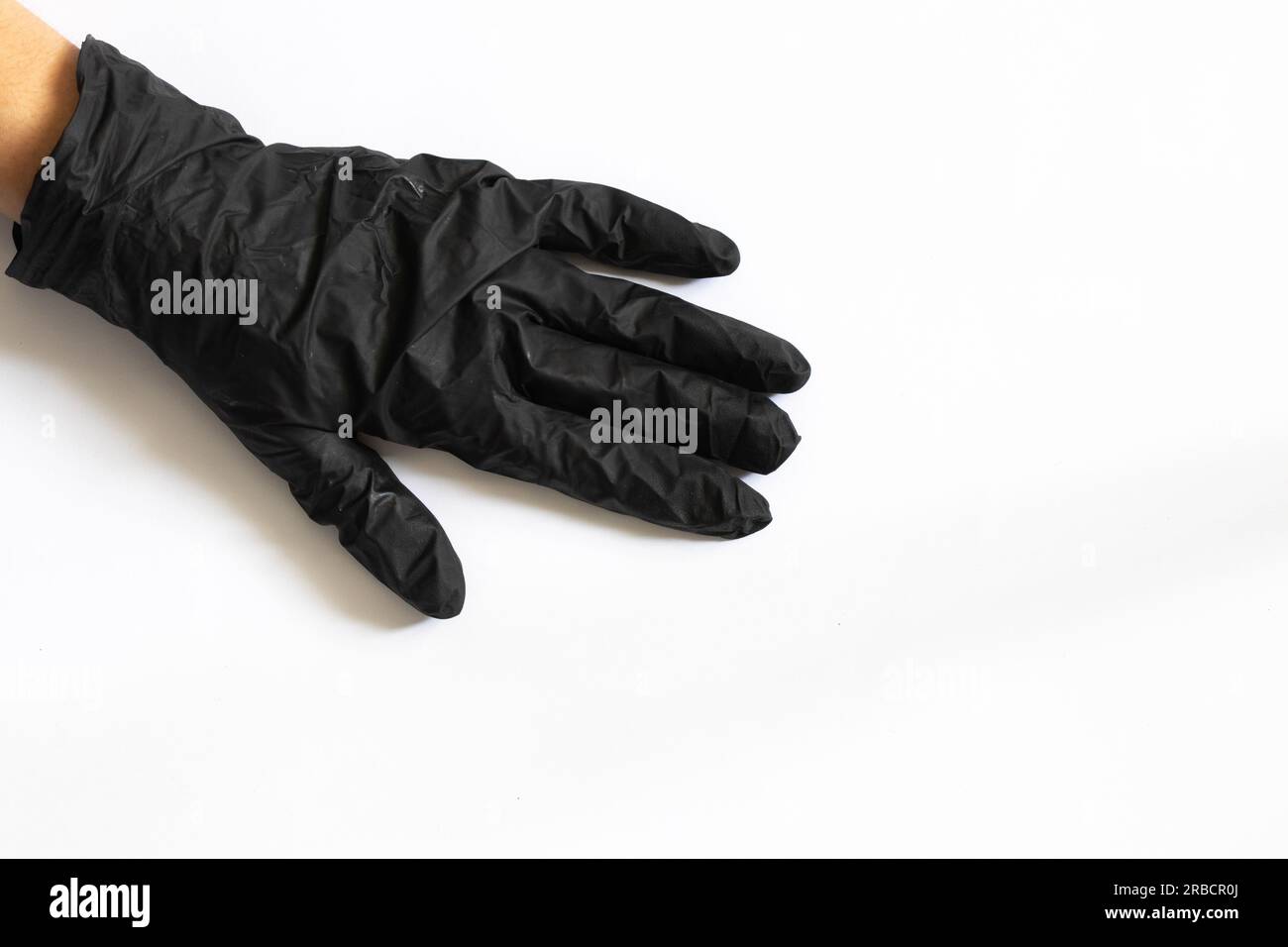 main féminine dans des gants médicaux sur un fond blanc Banque D'Images