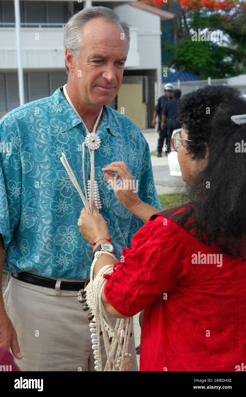 Visite des îles du Pacifique : visite du Secrétaire Dirk Kempthorne et de ses collaborateurs à l'atoll de Majuro, de la République des Îles Marshall Banque D'Images