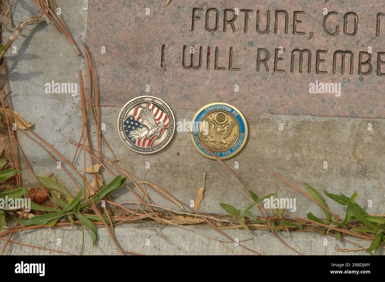 Visite du secrétaire Dirk Kempthorne au National Interagency Fire Center à Boise, Idaho, où il a rejoint le secrétaire à la sécurité intérieure Michael Chertoff, le lieutenant-gouverneur de l'Idaho Jim Risch, et d'autres responsables pour des réunions, des visites de l'installation et des environs, et une conférence de presse sur les préparatifs de la saison des incendies Banque D'Images