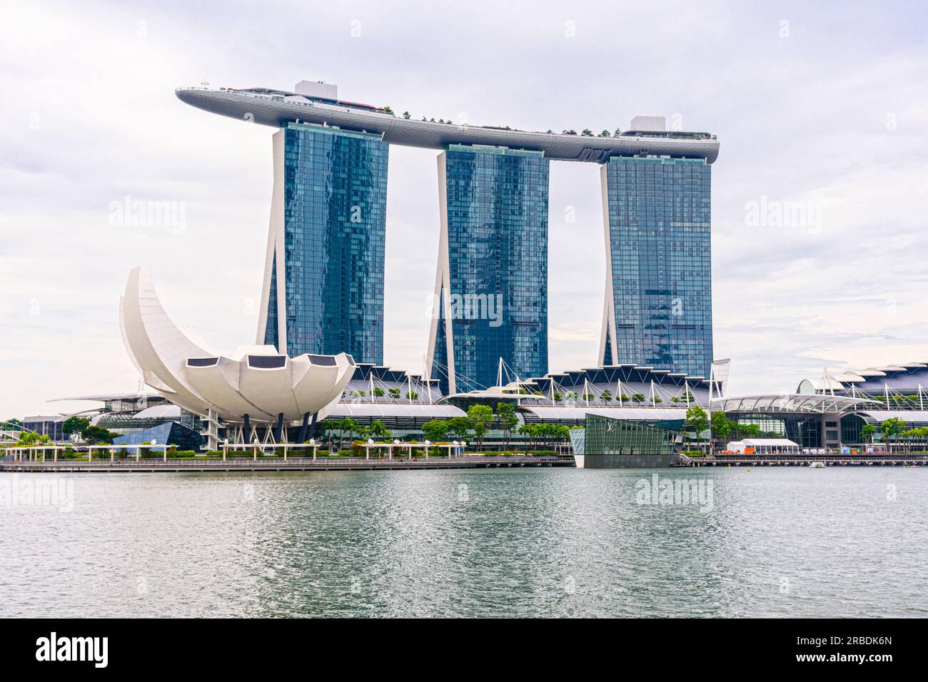 Marina Bay Sands et le Musée ArtScience à Marina Bay, Singapour Banque D'Images