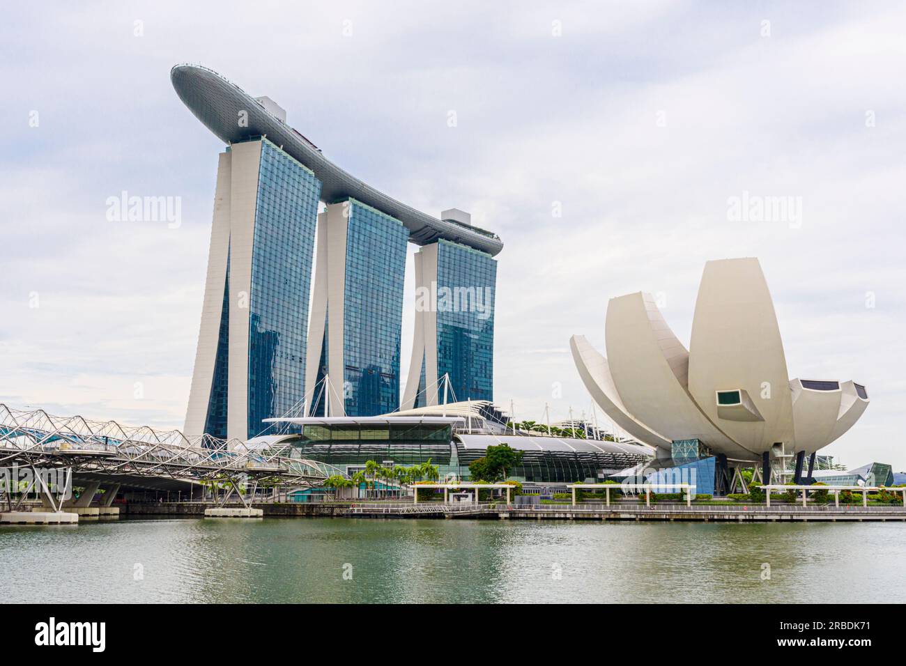 L'emblématique Marina Bay Sands et le Musée ArtScience à Marina Bay, Singapour Banque D'Images