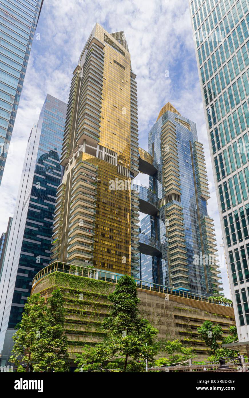 Une tour d'or et d'argent de Shenton, y compris trois ponts aériens, Singapour Banque D'Images