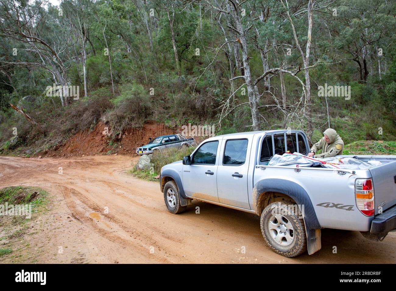 Véhicule Mazda ute sur la piste de bride Hill End en Nouvelle-Galles du Sud, Australie, hiver 2023 Banque D'Images