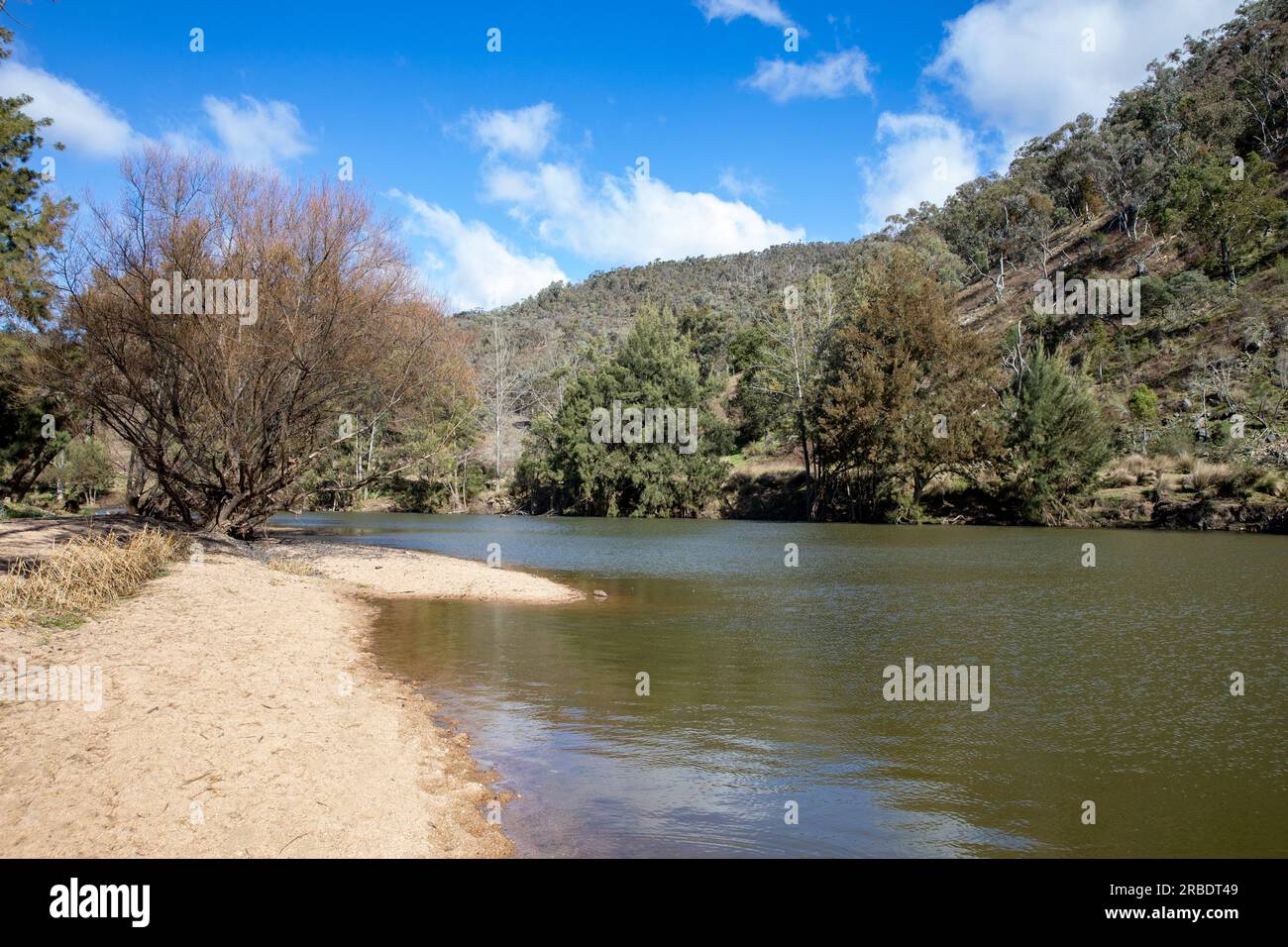 La rivière Macquarie - Wambuul fait partie du bassin versant Macquarie-Barwon dans le bassin Murray-Darling, est l'une des principales rivières intérieures de Nouvelle-Galles du Sud Banque D'Images