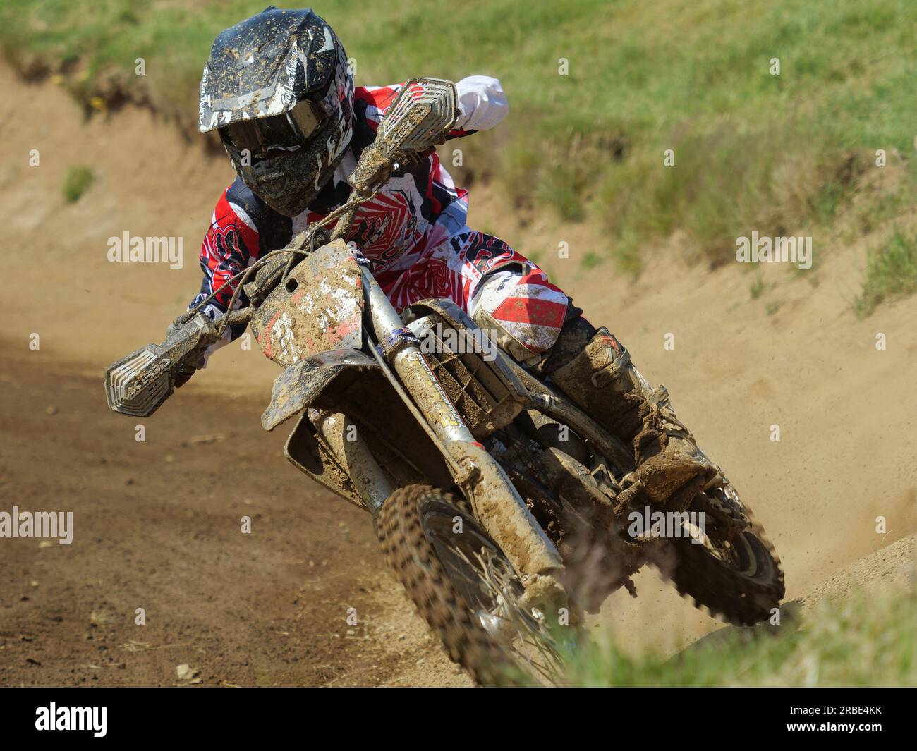 Rhynie Motocross Track, Aberdeenshire, le 8 juillet 2023, les coureurs prennent part au Championnat des clubs ADMC 2023 dans des conditions ensoleillées et poussiéreuses. © Malcolm G. Banque D'Images