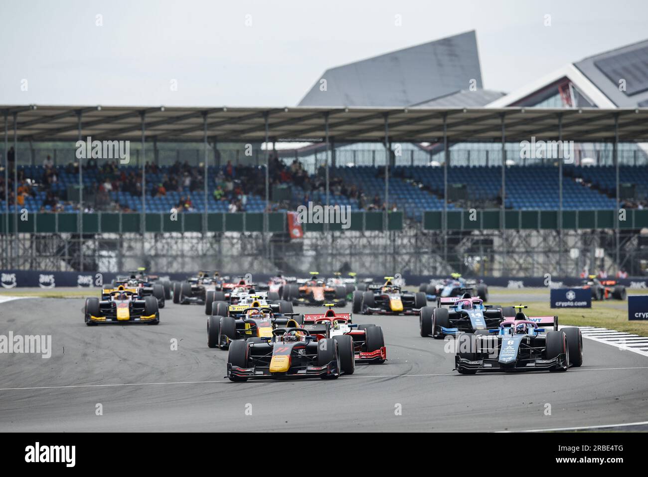 Départ, départ, 11 IWASA Ayumu (jpn), DAMS, DALLARA F2, action 06 MARTINS Victor (fra), ART Grand Prix, Dallara F2, action lors de la 8e manche du Championnat FIA de Formule 2 2023 du 7 au 9 juillet 2023 sur le circuit de Silverstone, à Silverstone, Royaume-Uni Banque D'Images