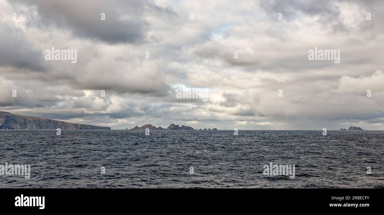 Croisière Cape Horn sur la mer agitée. Le cap Horn est une pointe rocheuse sur l'île Hornos, qui fait partie de l'archipel de Tiera del Fuego au sud du Chili, en Amérique du Sud. Banque D'Images