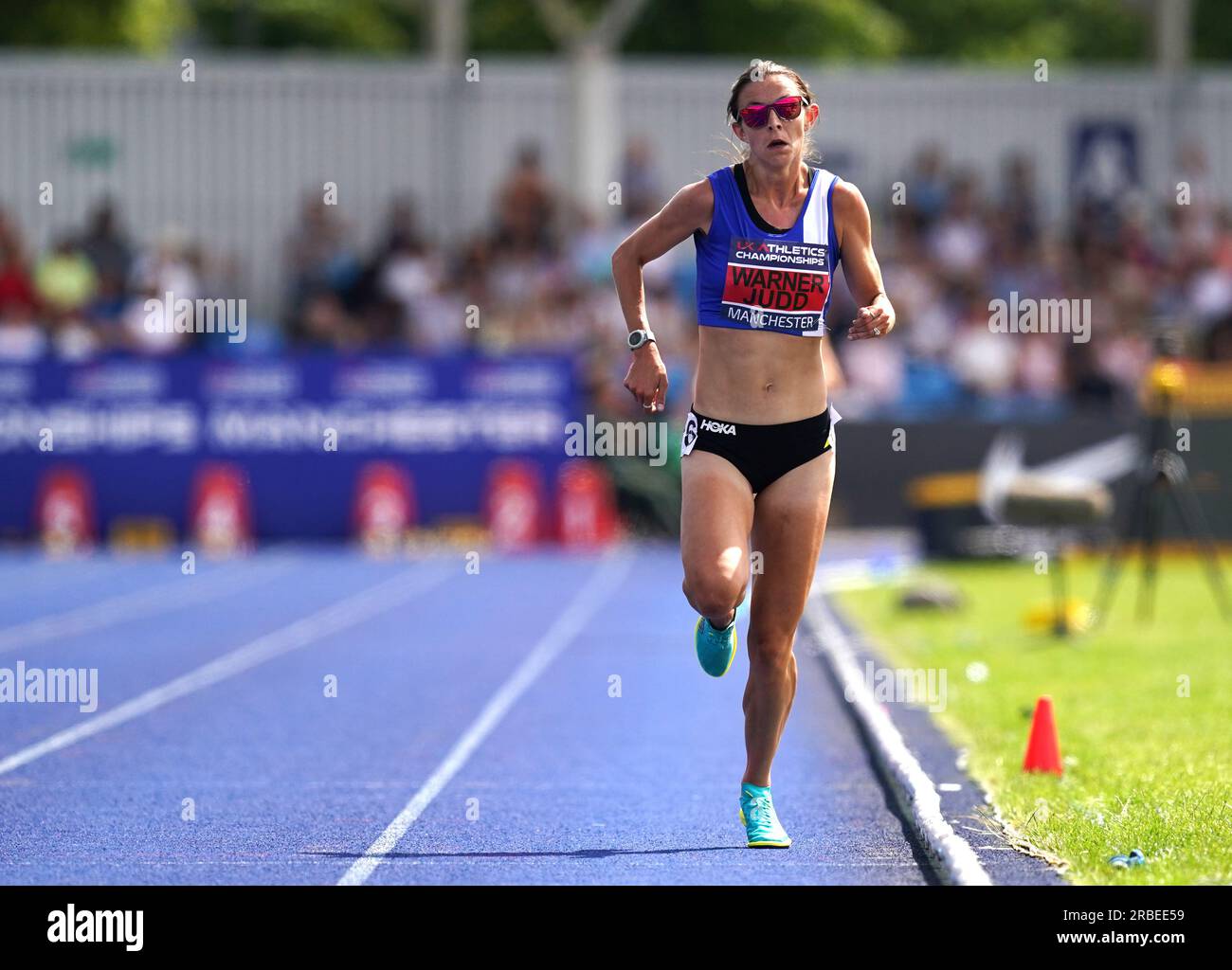 Jessica Warner-Judd en route pour remporter le 5000m féminin lors de la deuxième journée des Championnats du Royaume-Uni d'athlétisme et des essais du monde à Manchester Regional Arena. Date de la photo : dimanche 9 juillet 2023. Banque D'Images