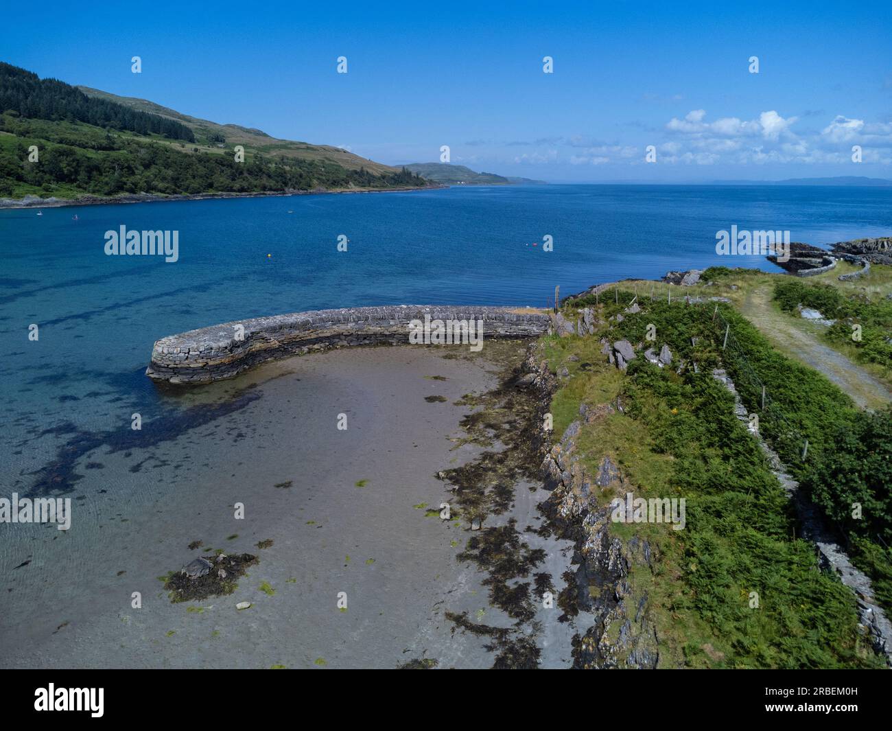 Île du Jura, Royaume-Uni. 09 juillet, 2023 photo : le port de Lagg sur l'île du Jura. Crédit : Rich Dyson Banque D'Images