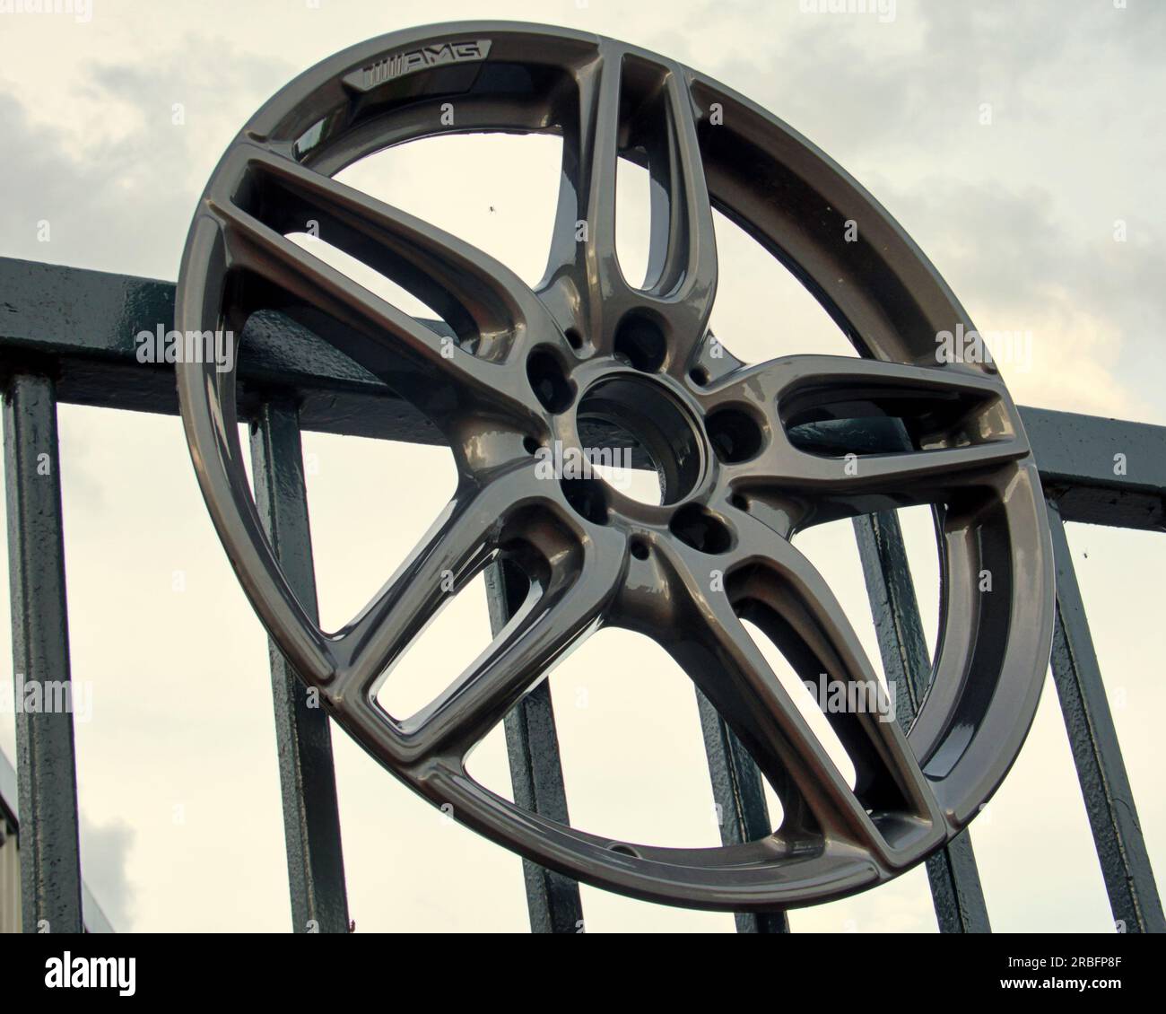 roues de voitures revêtues de poudre Banque D'Images