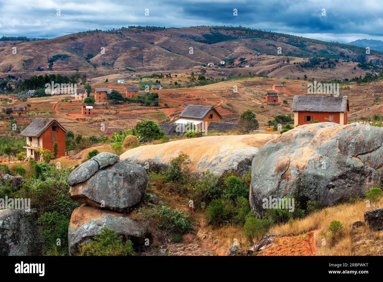 Tuyaux du village d'Antanifotsy près d'Antsirabe, hauts plateaux centraux, région de Vakinankaratra, Madagascar central, Afrique. Antanifotsy (également Antanifotsy Gara Banque D'Images