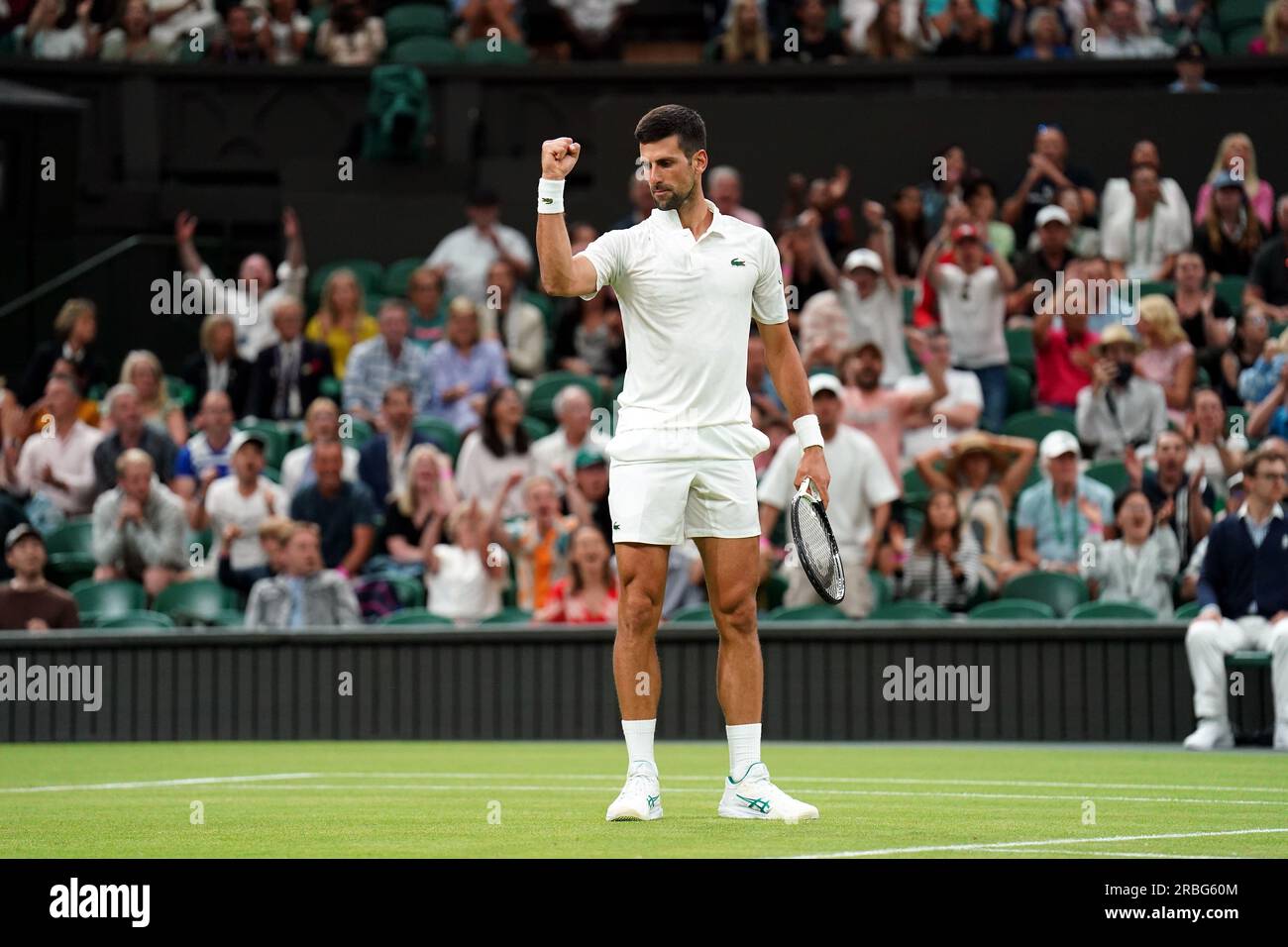 Novak Djokovic réagit lors de son match contre Hubert Hurkacz (non représenté) lors du septième jour des Championnats de Wimbledon 2023 au All England Lawn tennis and Croquet Club à Wimbledon. Date de la photo : dimanche 9 juillet 2023. Banque D'Images Novak Djokovic réagit lors de son match contre Hubert Hurkacz (non représenté) lors du septième jour des Championnats de Wimbledon 2023 au All England Lawn tennis and Croquet Club à Wimbledon. Date de la photo : dimanche 9 juillet 2023. Banque D'Images