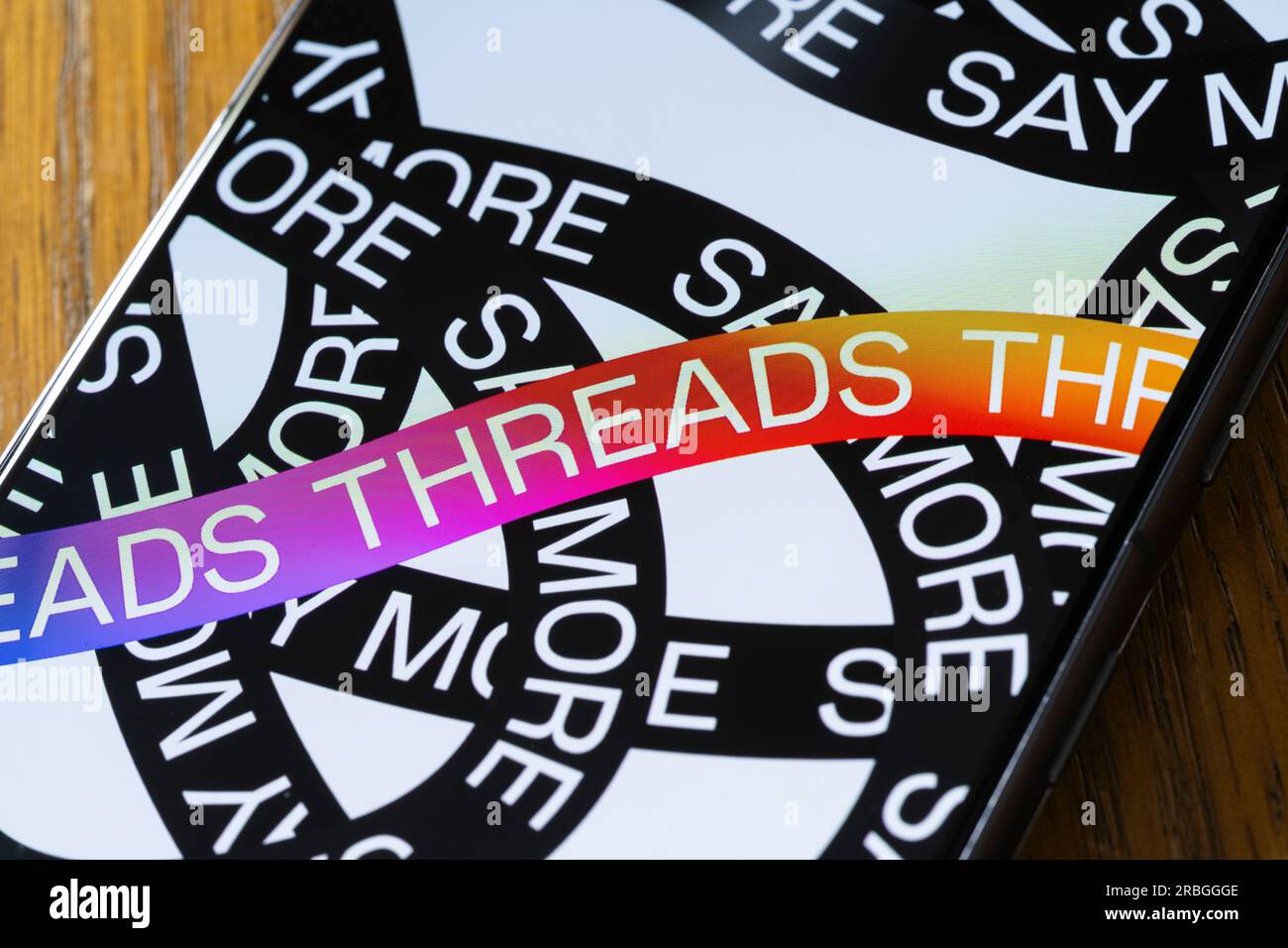 Threads, une application Instagram par Meta, écran de démarrage / chargement montrant le mot threads répété sur un écran de smartphone Samsung Galaxy. ROYAUME-UNI Banque D'Images