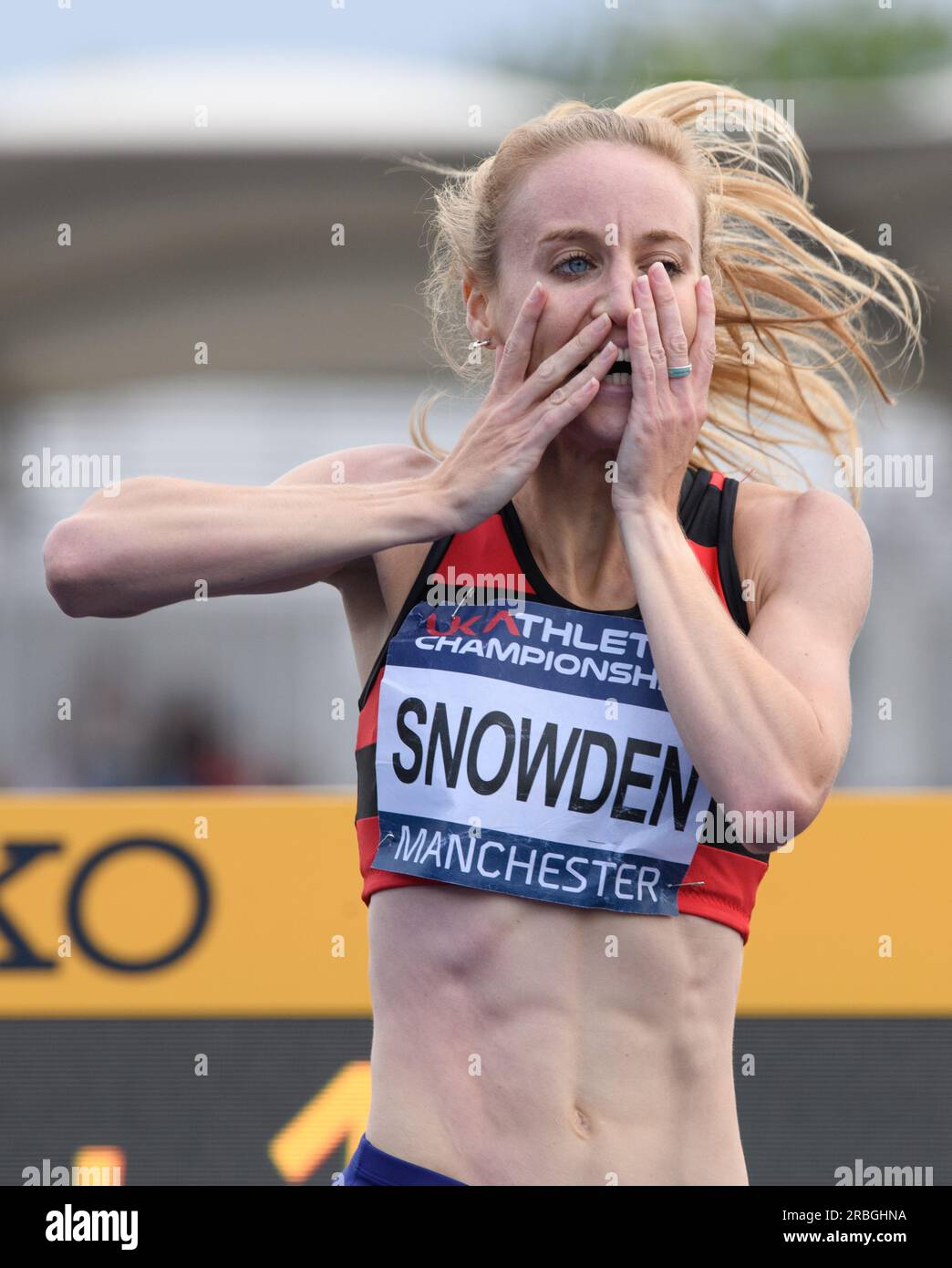 Manchester, Royaume-Uni. 08 juillet 2023. Manchester Regional Arena, Manchester, Royaume-Uni. Championnats nationaux d'athlétisme du Royaume-Uni 2023. Légende : Katie SNOWDEN célèbre sa victoire en franchissant la ligne d'arrivée de la finale du 1500 mètres en première place. Photo : Mark Dunn/Alamy Live News (Sport) crédit : Mark Dunn Photography/Alamy Live News Banque D'Images