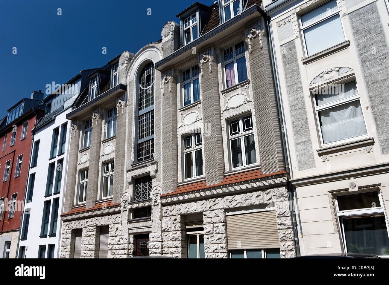 Belles façades de maisons art nouveau dans le quartier de Neuehrenfeld à cologne Banque D'Images