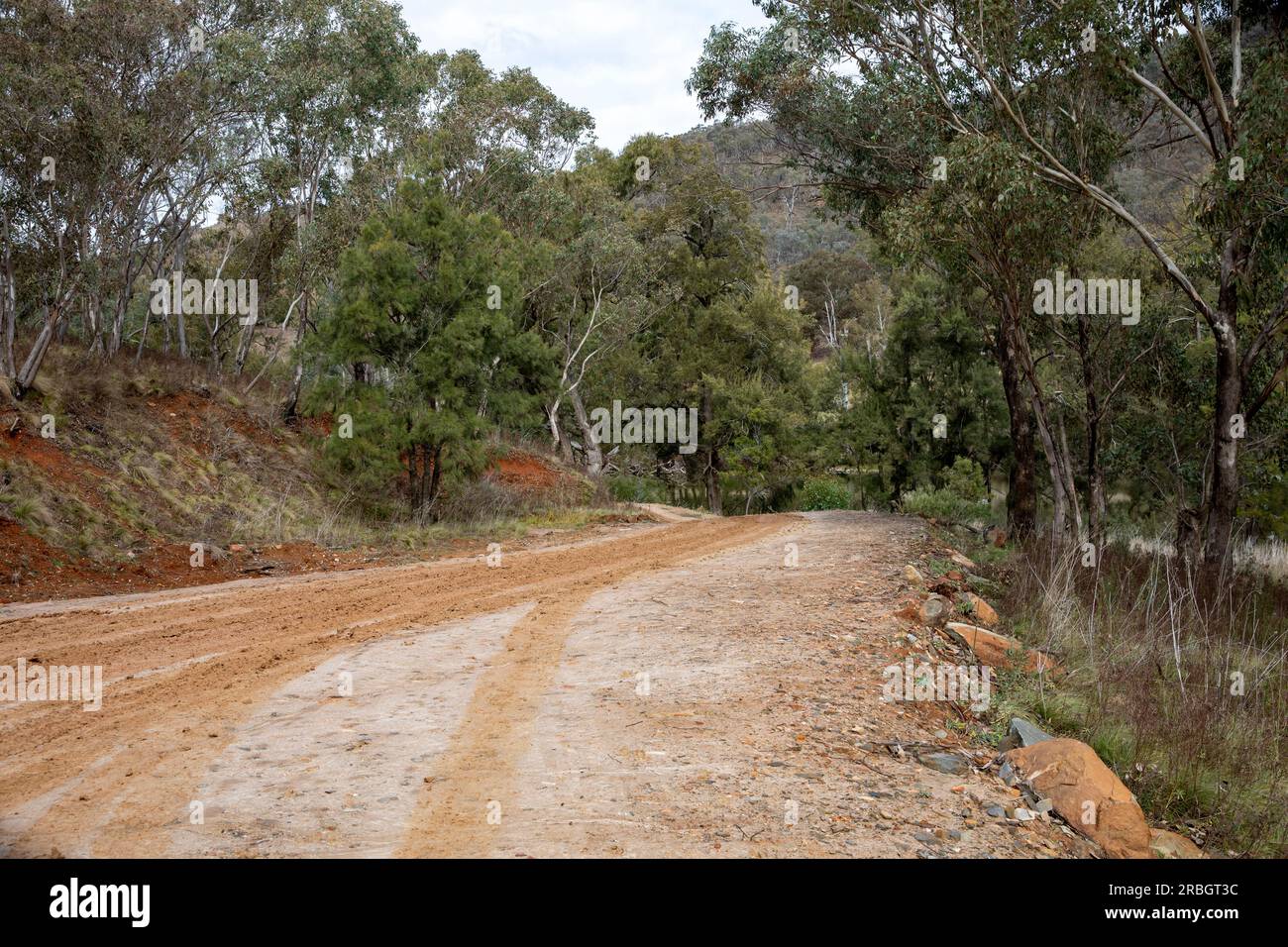 Le Hill End Bridle Track, ancien sentier de randonnée et de cheval pendant le boom de l'extraction de l'or dans le centre de la Nouvelle-Galles du Sud, Australie, juillet 2023 Banque D'Images