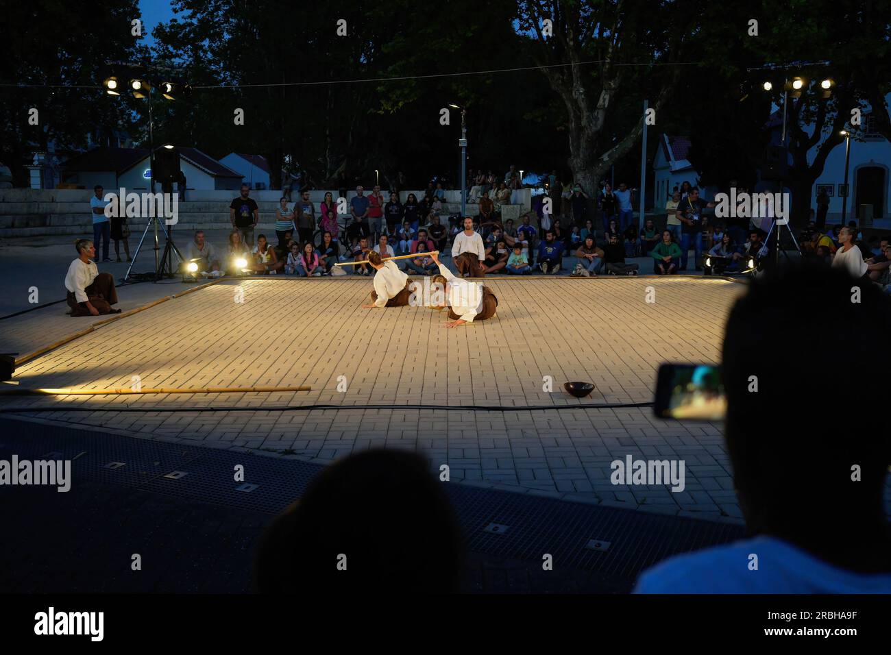 Pinhal Novo, Portugal. 09 juillet 2023. UR, spectacle de danse présenté par Haatik Danza d'Espagne, lors du dernier jour de la 12e FIG - Festival Internacional de Gigantes (Festival International des géants). Pendant les trois jours, plus de 30 spectacles ont été présentés, où les formes animées contemporaines et traditionnelles, le théâtre physique et les objets ont fortement prévalu. Crédit : SOPA Images Limited/Alamy Live News Banque D'Images