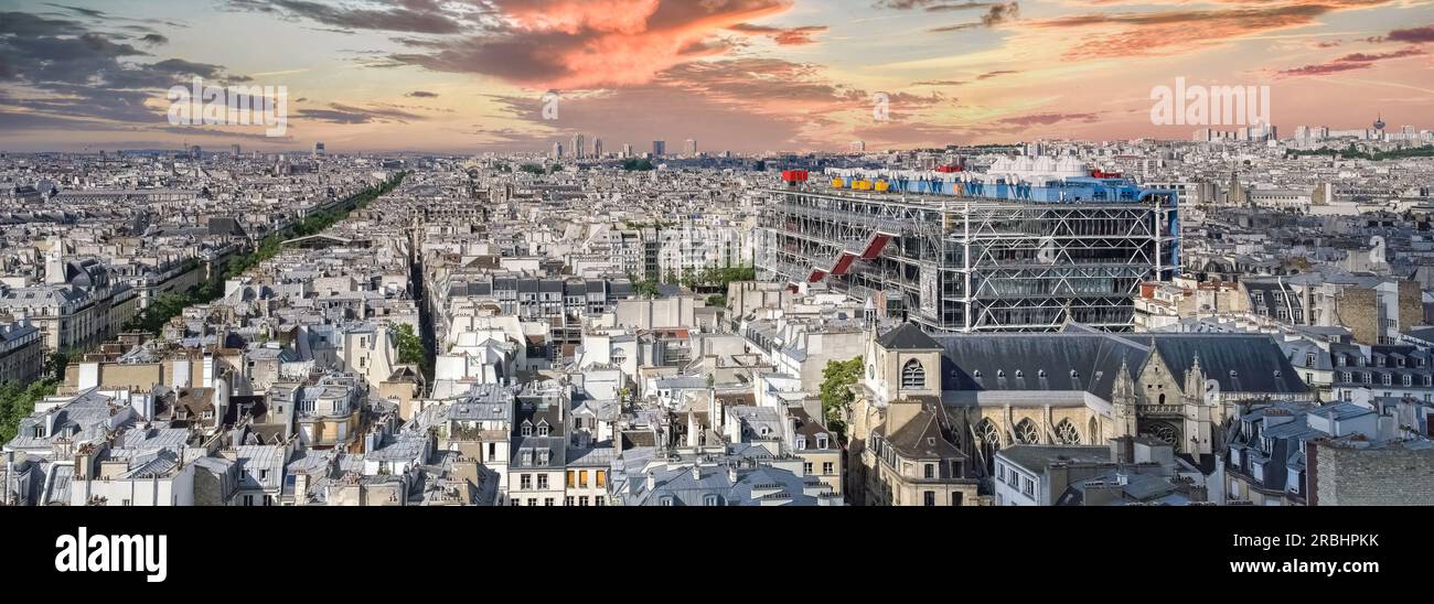 Paris, vue aérienne de la ville, avec le centre Pompidou, et la Défense en arrière-plan Banque D'Images