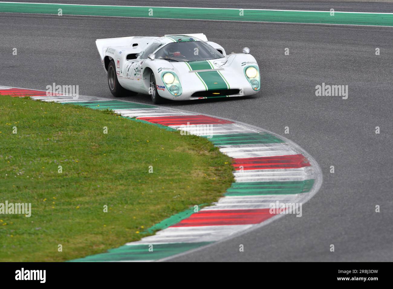 Scarperia, 2 avril 2023 : Lola T70 Mk III B année 1969 en action lors du Mugello Classic 2023 au Mugello circuit en Italie. Banque D'Images