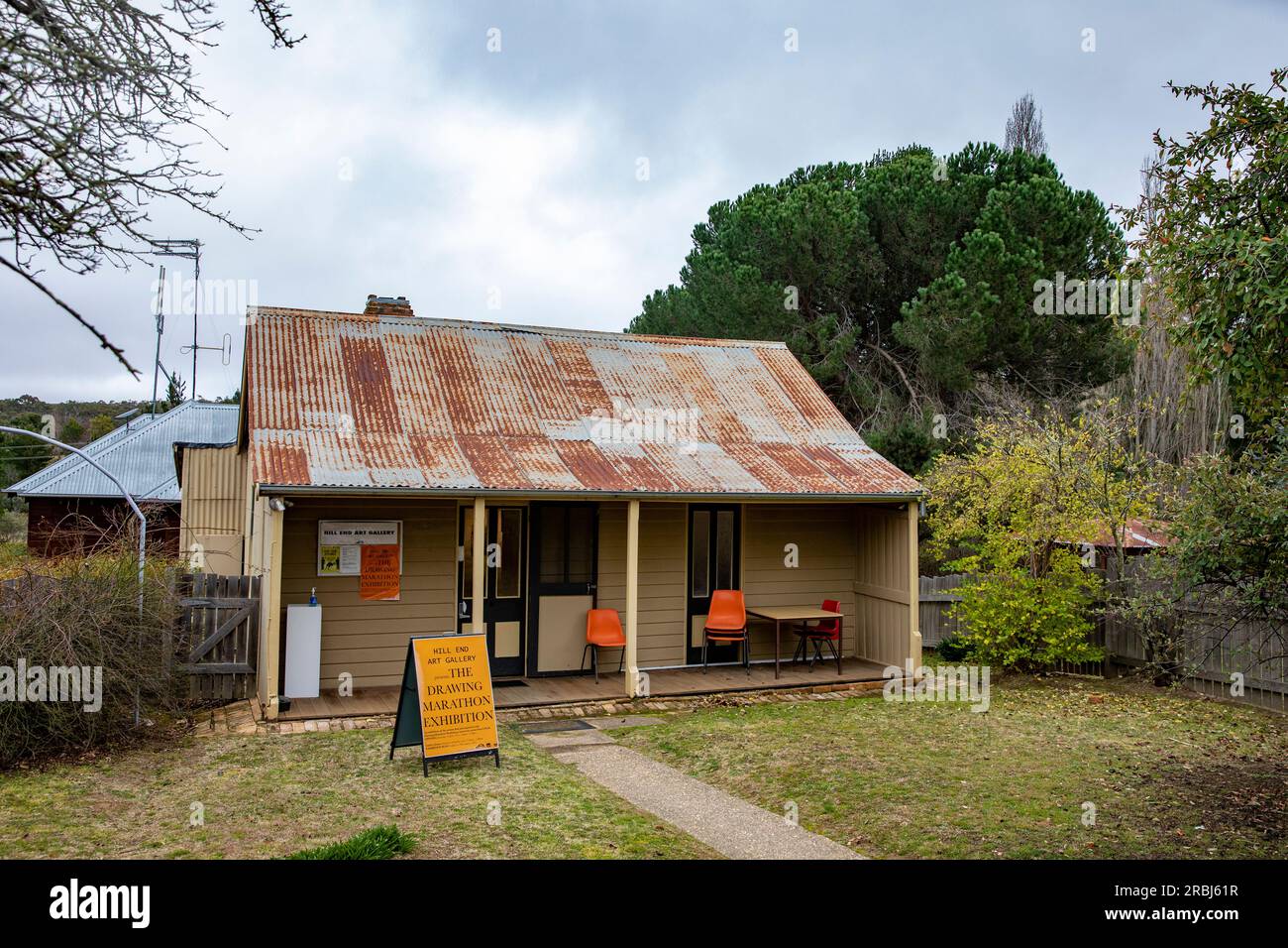 Juillet 2023, galerie d'art Hill End dans un bâtiment historique dans cette ancienne ville minière de Hill End dans le centre-ouest de la Nouvelle-Galles du Sud, Australie Banque D'Images