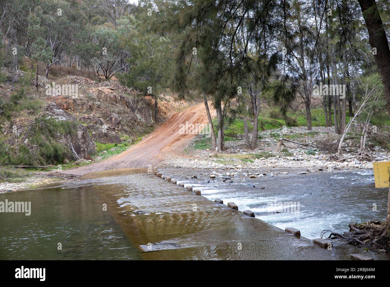 Traversée de la rivière Macquarie sur la piste de Hill End Bridle, Nouvelle-Galles du Sud, Australie Banque D'Images