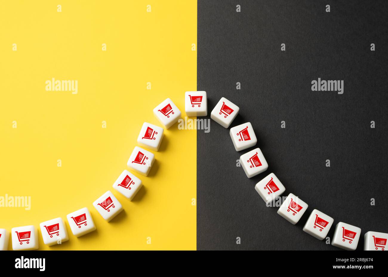 Augmentation et diminution des ventes sous forme de cloche. Ventes saisonnières et fluctuations. Solde du Vendredi fou. Augmentation ou diminution de la demande. Modification du tr Banque D'Images