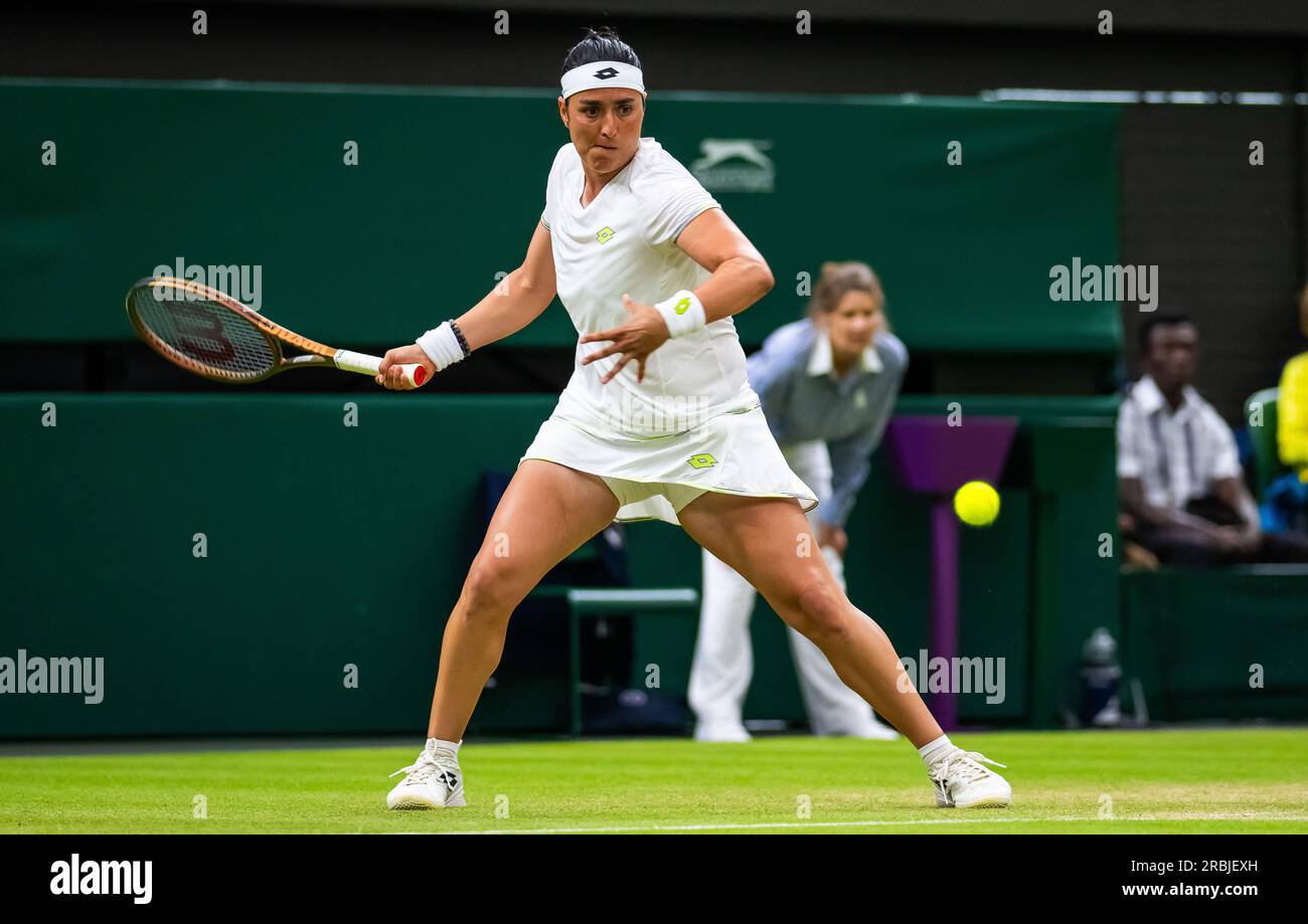 ONS Jabeur de Tunisie en action lors de la troisième manche des Championnats de Wimbledon 2023 le 8 juillet 2023 au All England Lawn tennis & Croquet Club à Wimbledon, Angleterre Banque D'Images