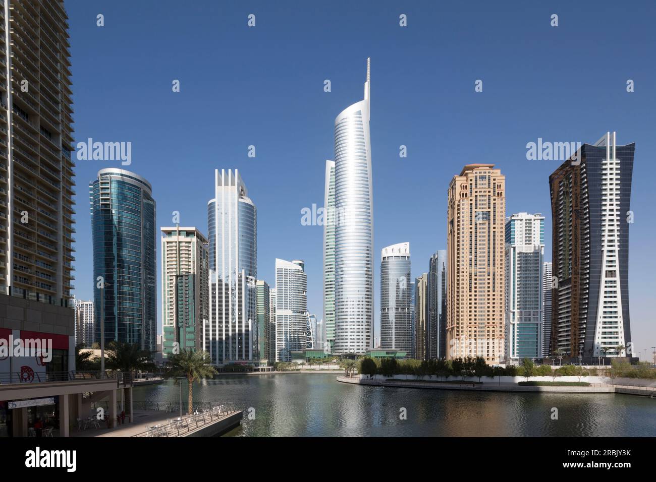 Émirats arabes Unis, Dubaï, Jumeirah Lake Towers blocs de bureaux et appartements. Banque D'Images