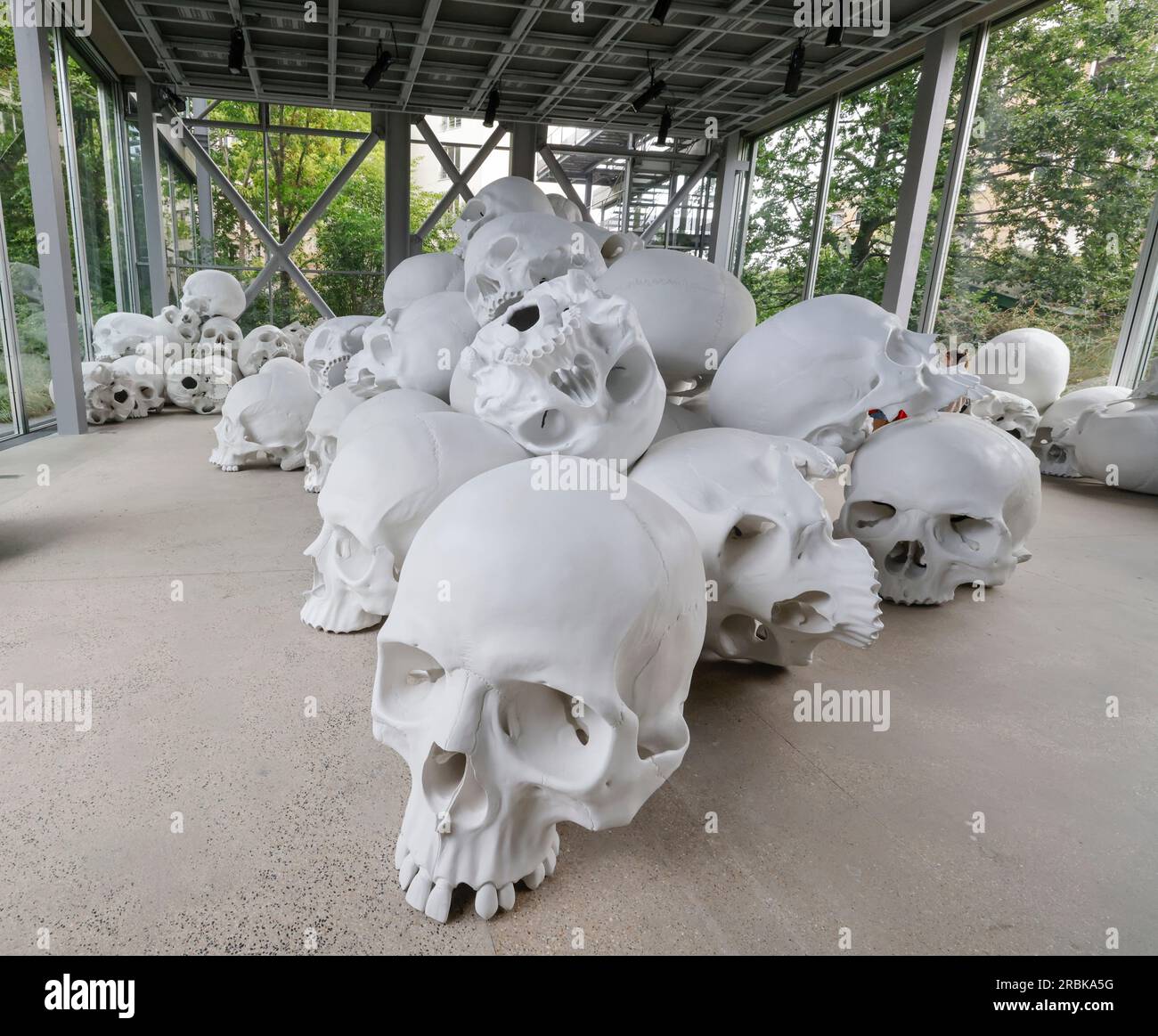 RON MUECK À LA FONDATION CARTIER PARIS Banque D'Images