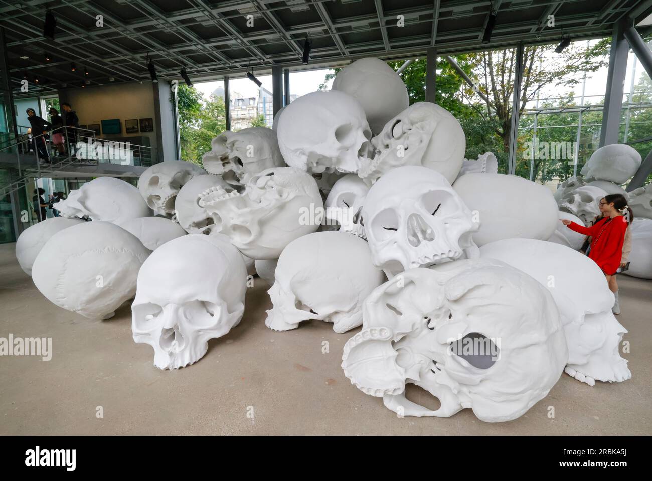 RON MUECK À LA FONDATION CARTIER PARIS Banque D'Images